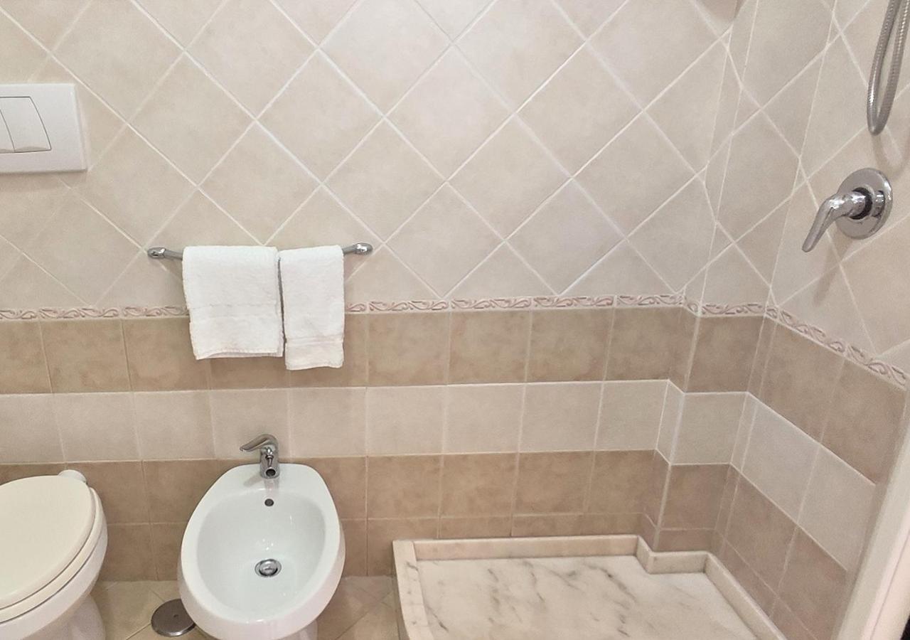 B&B Di Girolamo Lido Di Fondi Buitenkant foto